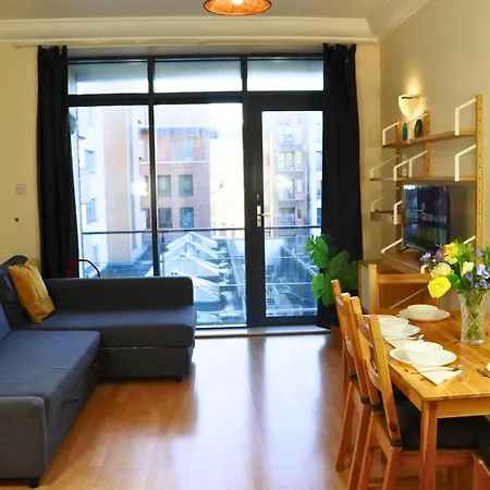 Emerald Escape Flat Near Ifsc 아파트