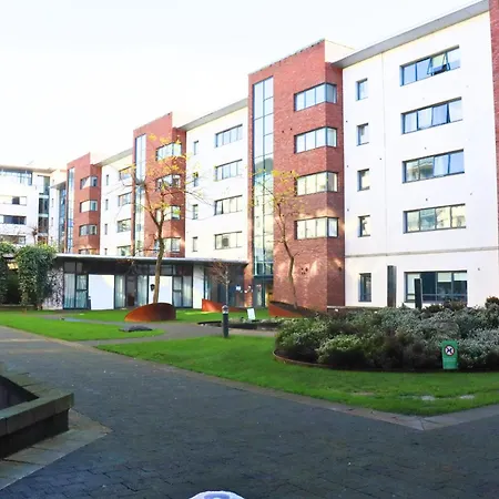 Emerald Escape Flat Near Ifsc 아파트