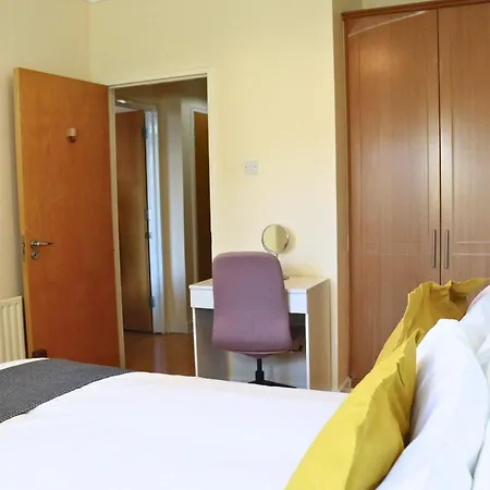 Emerald Escape Flat Near Ifsc Apartment *