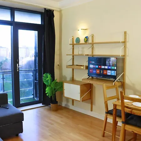 Emerald Escape Flat Near Ifsc 아파트 *