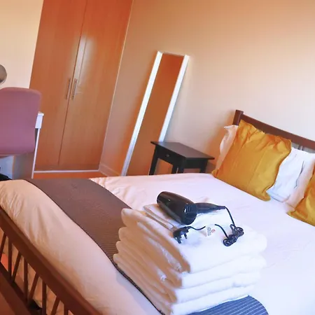 Emerald Escape Flat Near Ifsc *